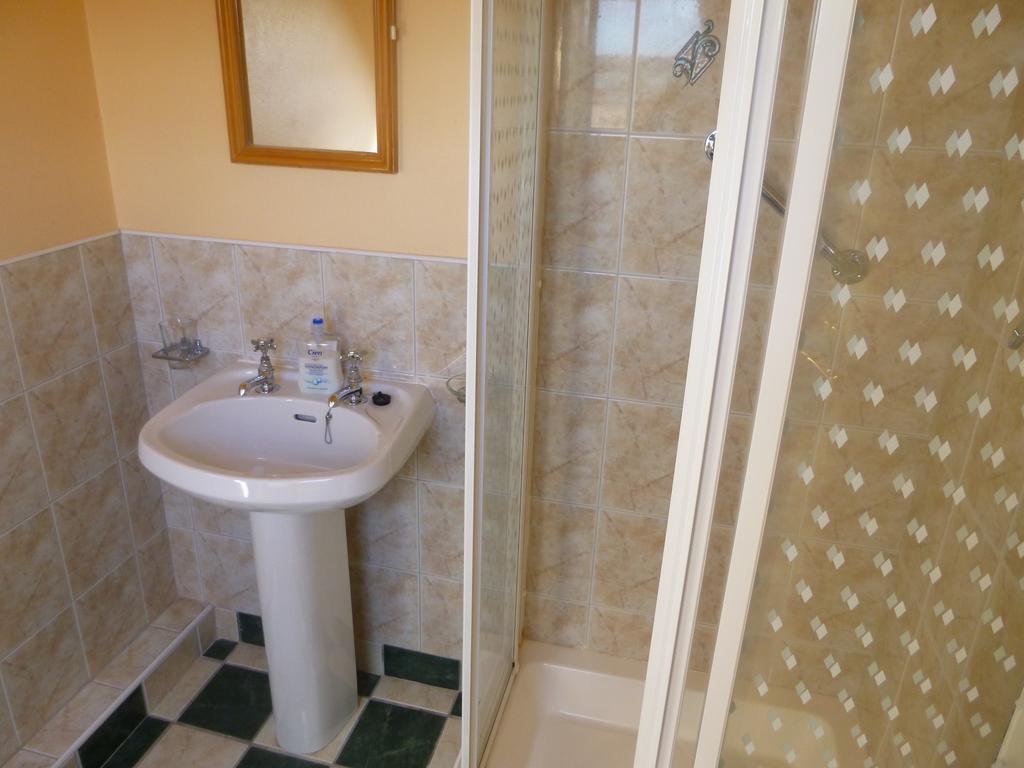 كاهيرسيفين Ferryview B&B V23 X577 الغرفة الصورة